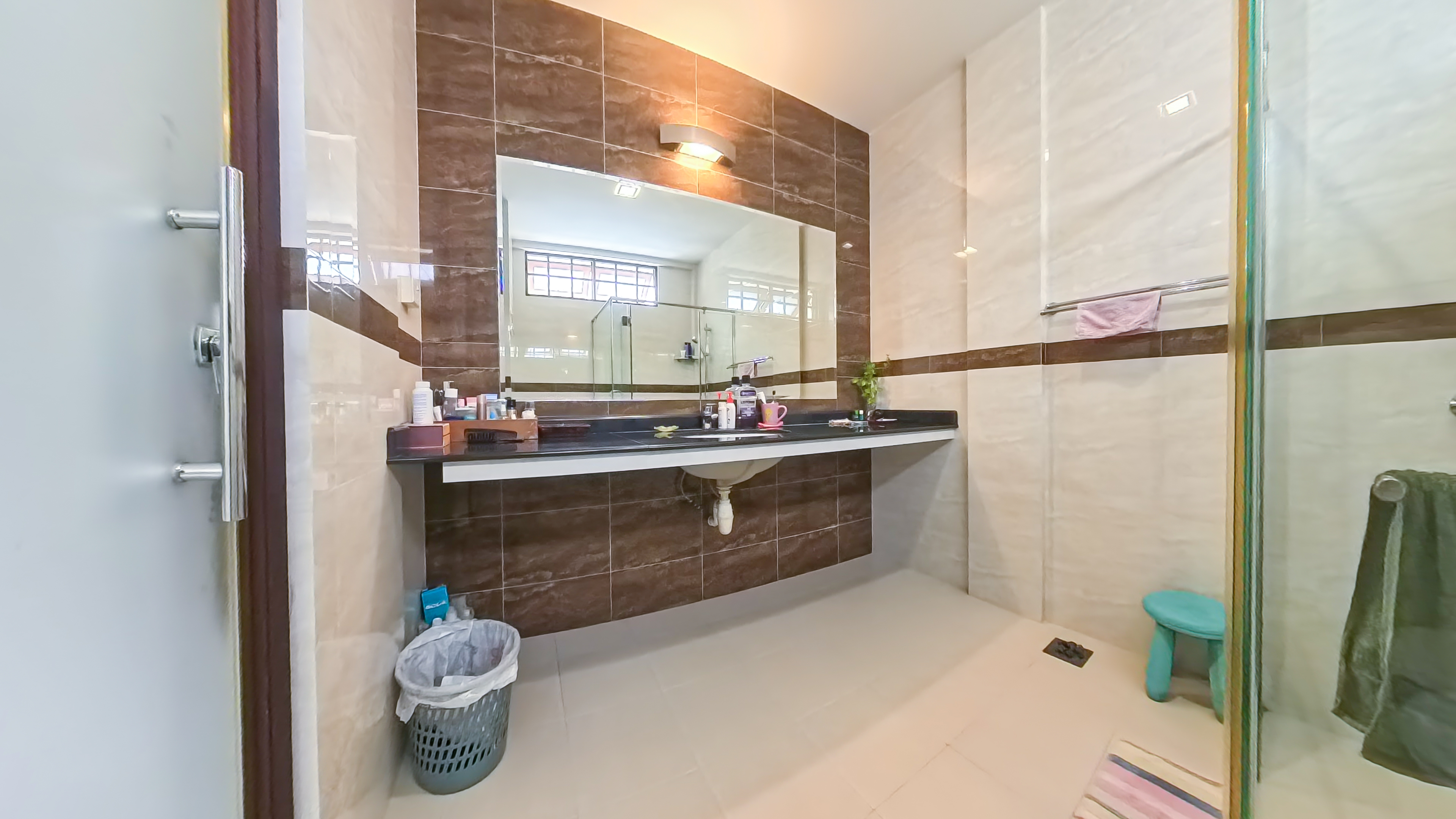 Exclusive Semi Detached For Sale, Good Condition, Quiet and Tranquil Neighbourhood, S$ 6,200,000 (可协商价格), 2,800 sqft, 有地 - Semi-Detached House