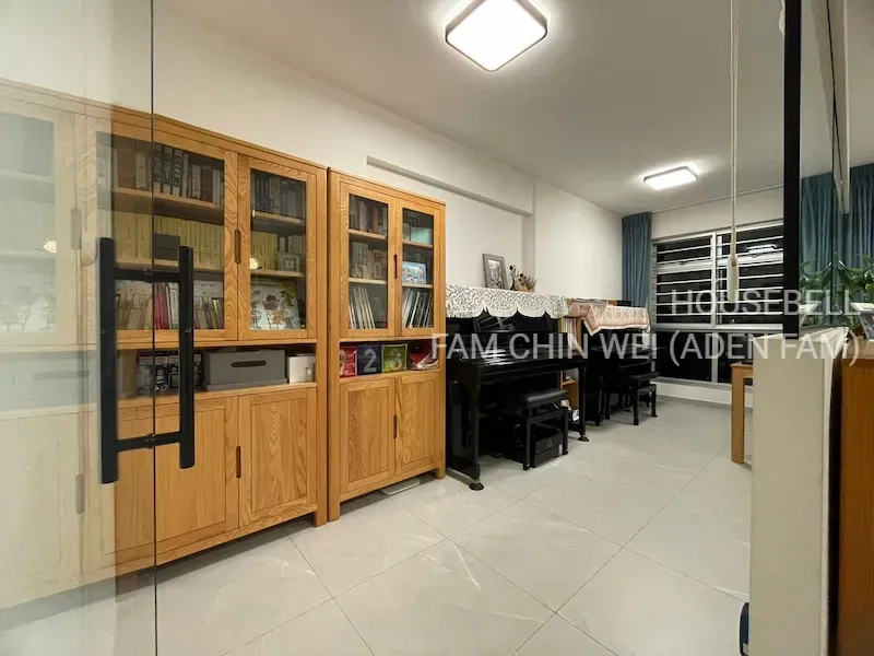 Nicely renovated, Seaview, no afternoon sun, S$ 1,100,000 (看屋后出价), 1,216 sqft, 组屋 - 5 Premium