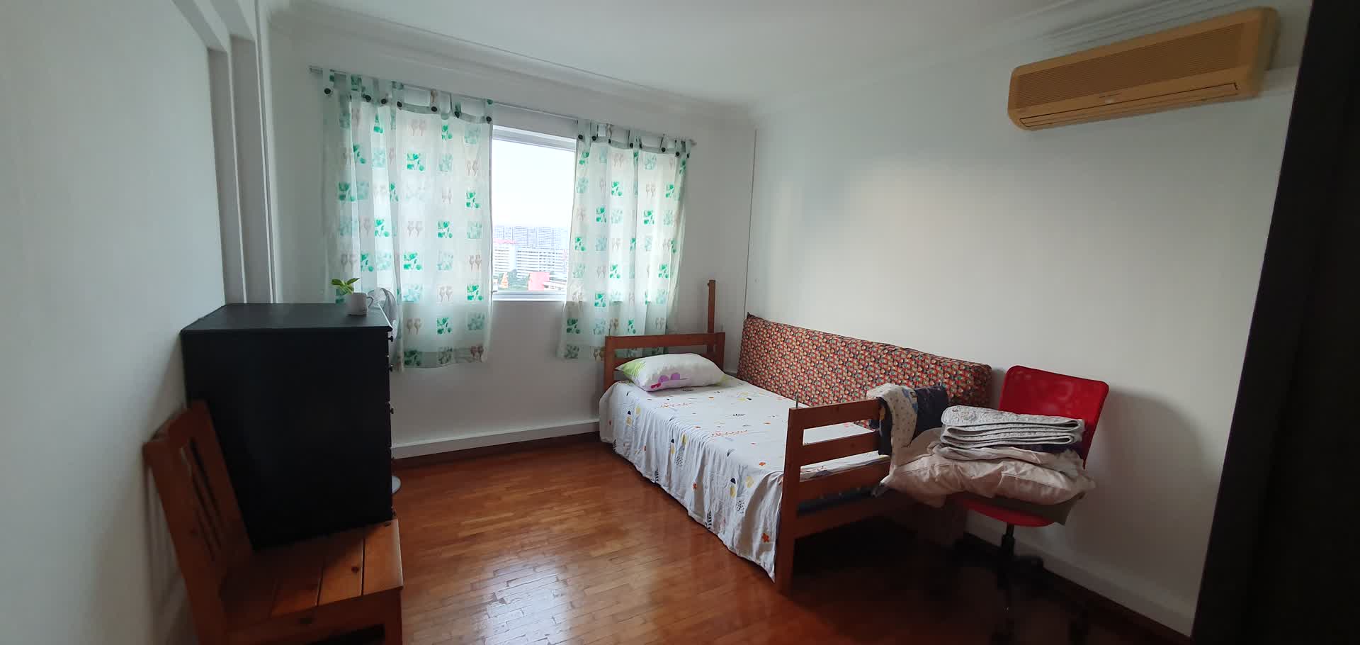 106 Jurong East Street 13, S$ 850 (Negotiable) /mo, 120 sqft, HDB - 5 I