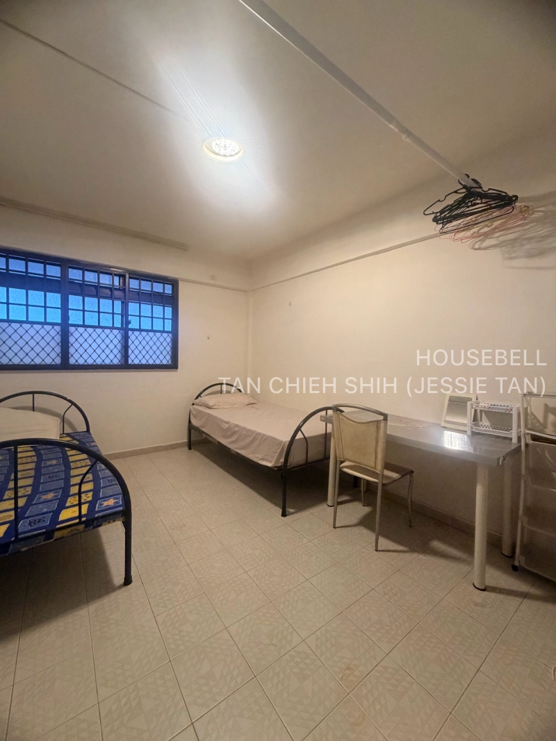 805 Tampines Avenue 4, S$ 680,000 (可协商价格), 980 sqft, 组屋 - Unknown