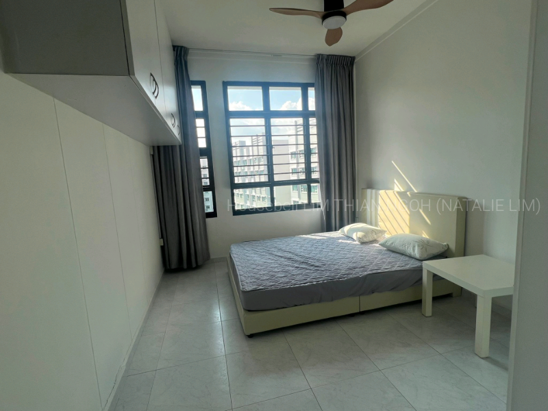 C.h.e.a.p. Corner. High floor. No west sun. Unobstructed view. Mins MRT., S$ 660,000 (Negotiable), 1,184 sqft, HDB - 5 I