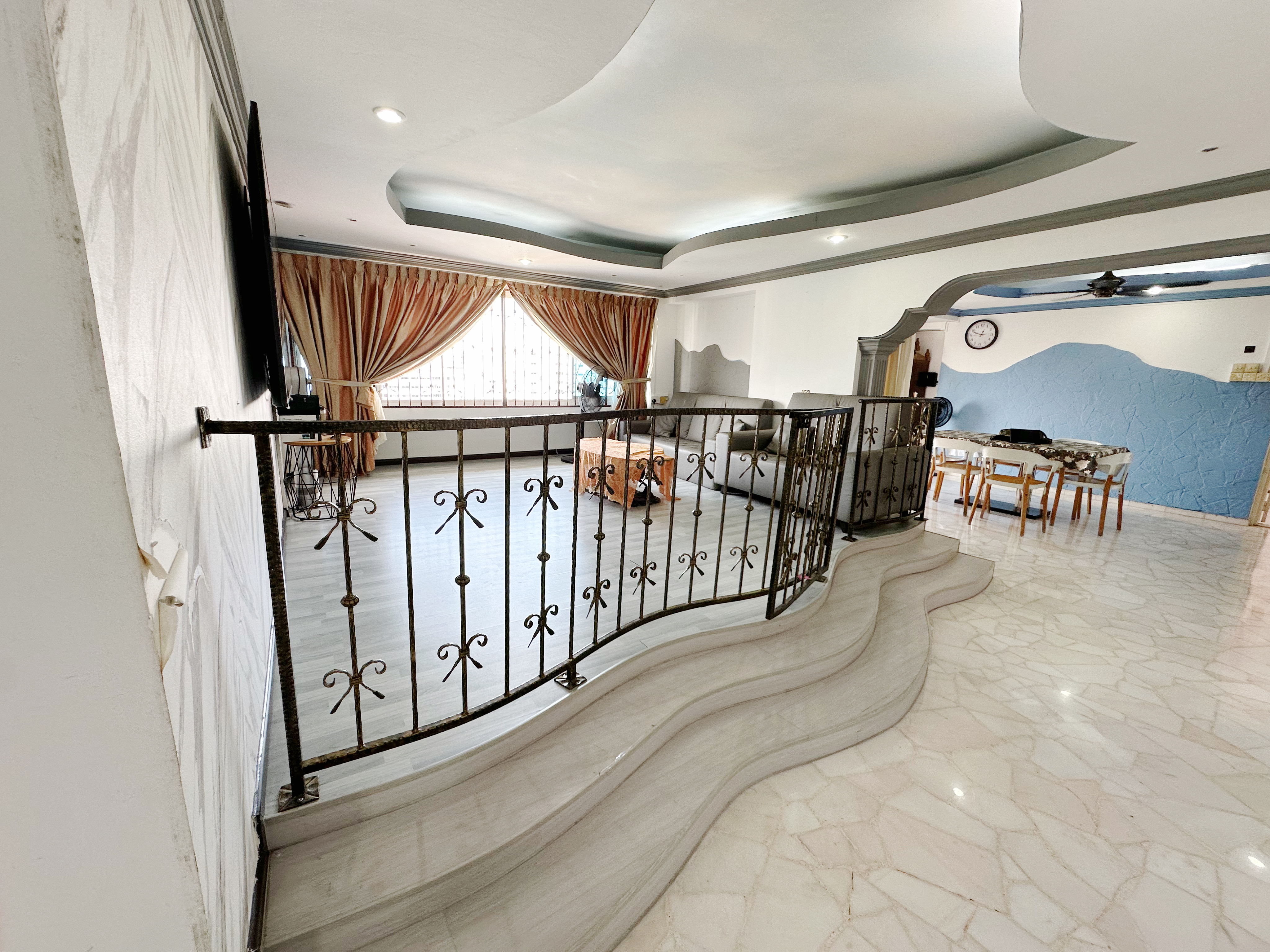 5i For Sale, S$ 780,000 (Negotiable), 1,345 sqft, HDB - 5 I