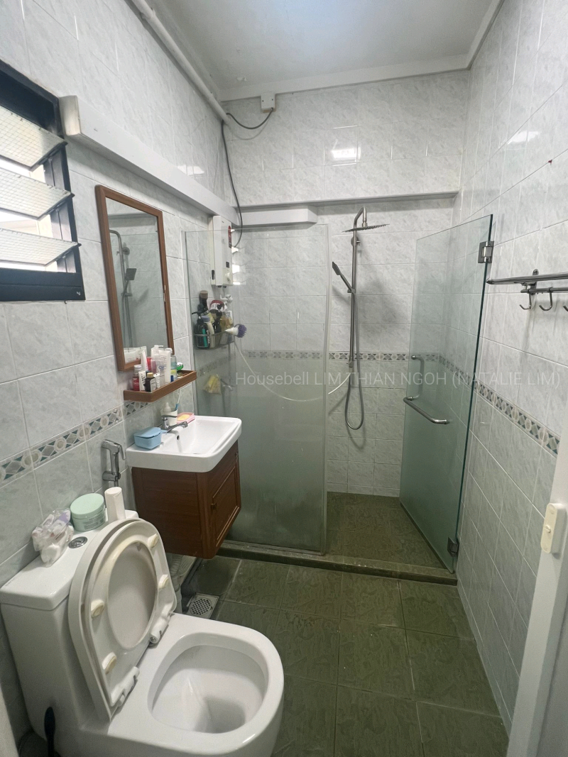 C.h.e.a.p. Corner. High floor. No west sun. Unobstructed view. Mins MRT., S$ 660,000 (Negotiable), 1,184 sqft, HDB - 5 I